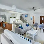 Blue Sea Villa *
